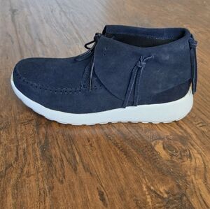 Onnea booties Sz 8 Shoe Color Navy Bone Material Cow Suede Moccasin Chukka Light